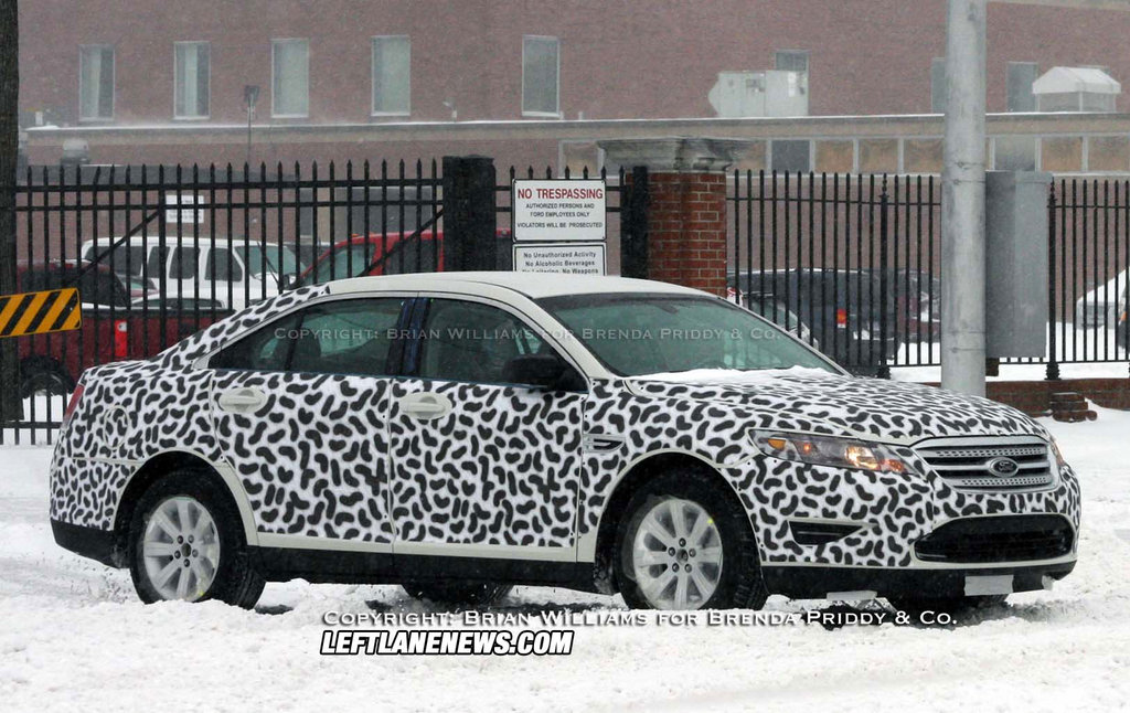 2010 Ford Taurus spy photos