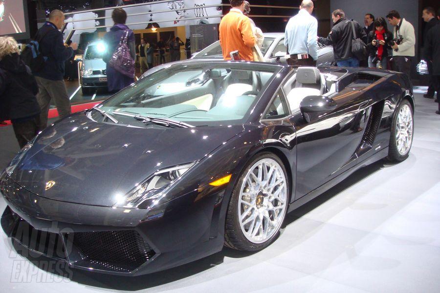 Lamborghini Gallardo LP 5604 Spyder has all of these features at the 