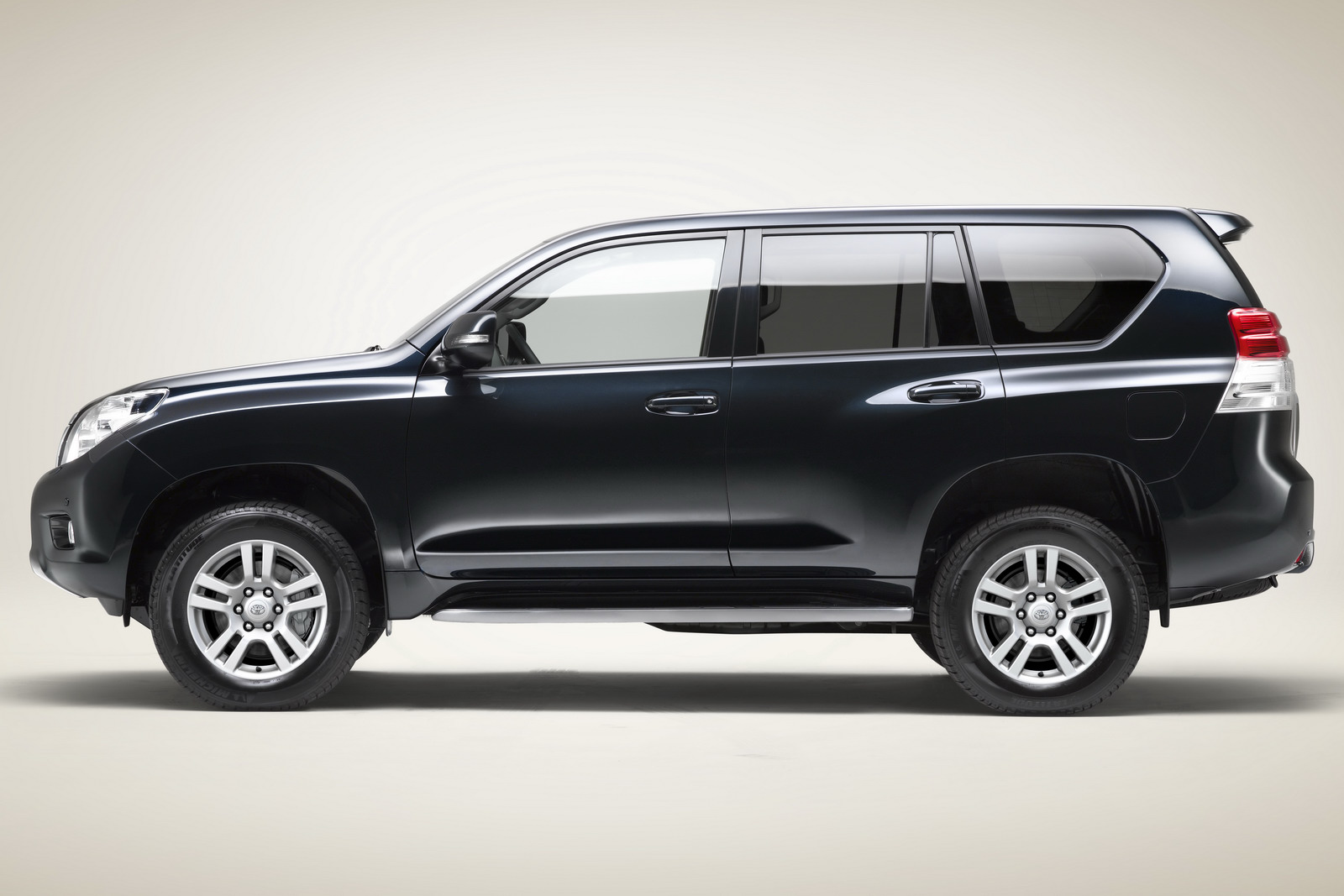 The Lexus GX460 is a renewable gilded version of the Toyota 4Runner, 