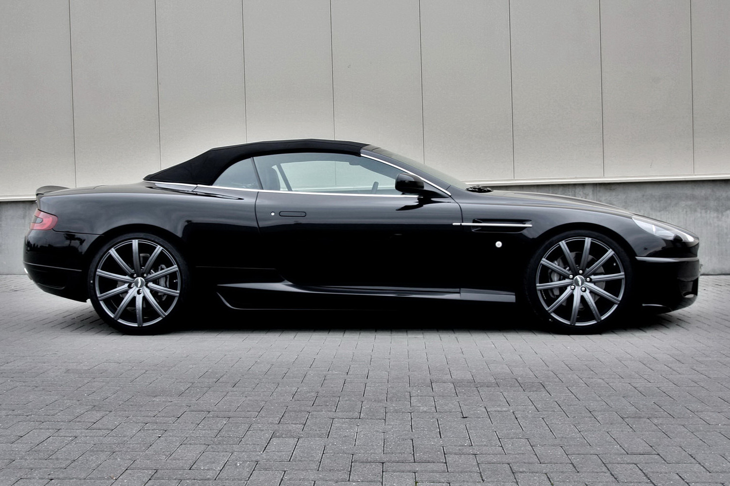 Aston Martin DB9 Volante by Wheelsandmore | Automotor Blog