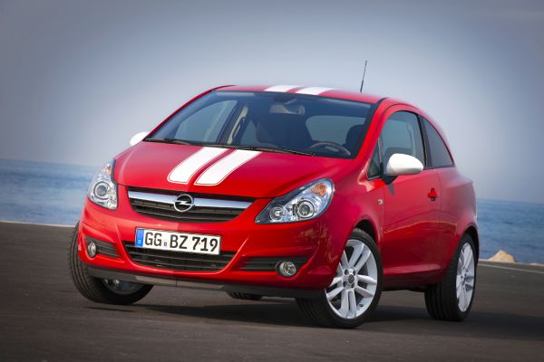 Also a special edition called Corsa Stripes is available beside the special