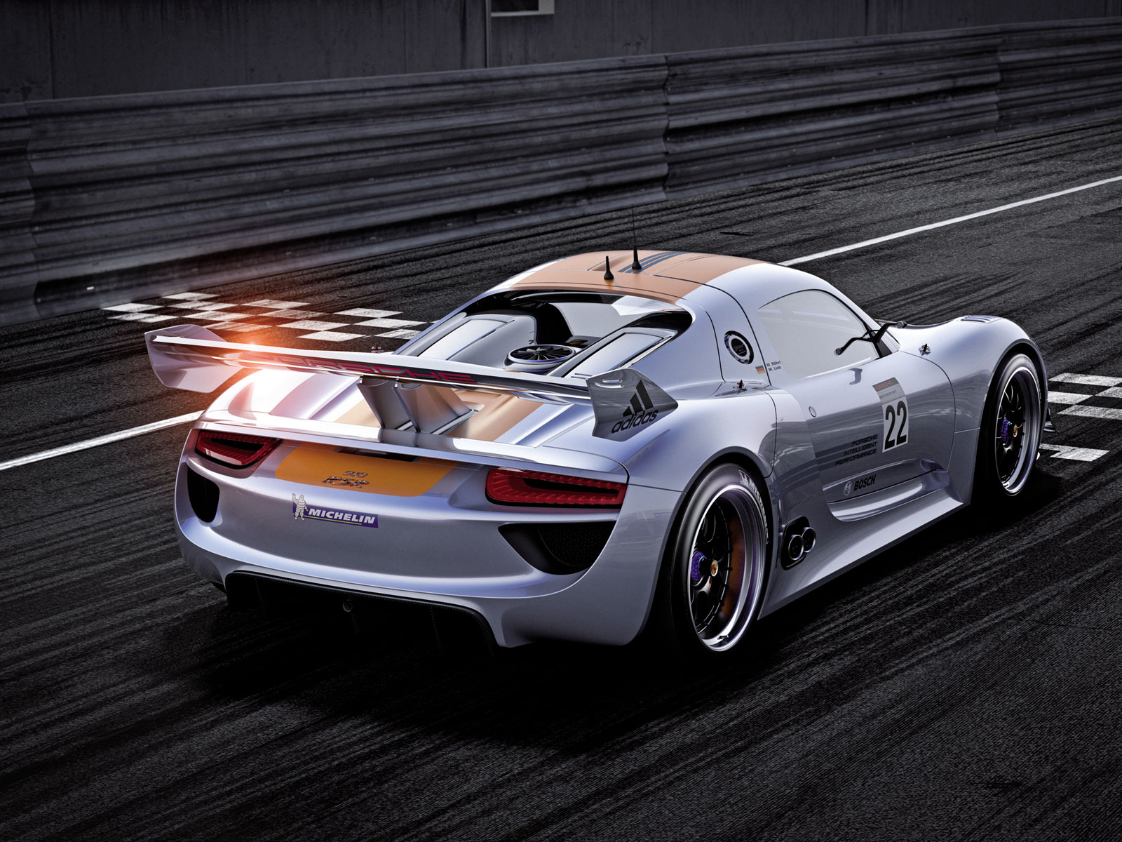 The new Porsche 918 RSR concept offers a V8 engine able to develop 563 