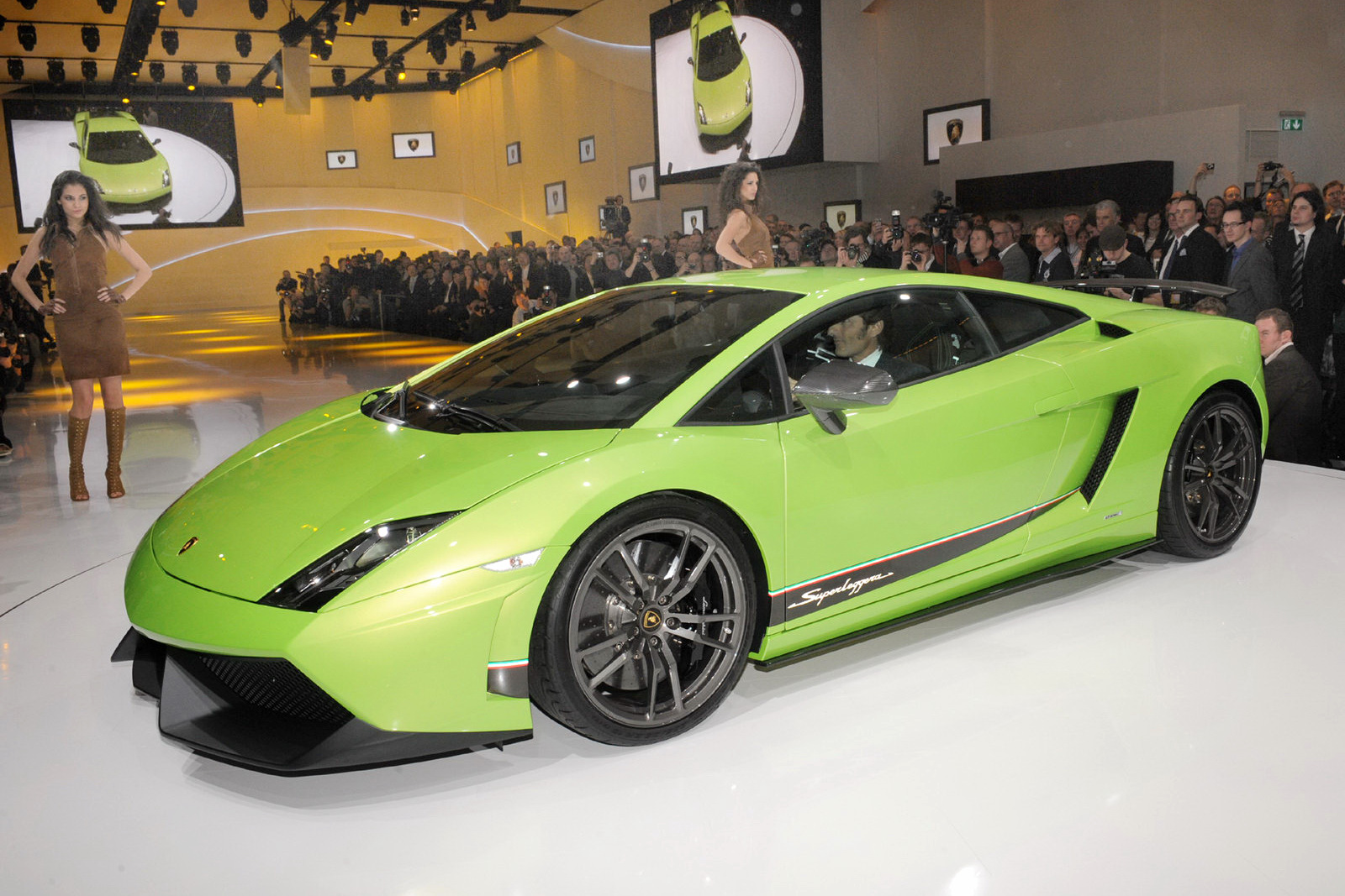 http://www.automotorblog.com/wp-content/uploads/2011/04/Lamborghini-Gallardo-2.jpg