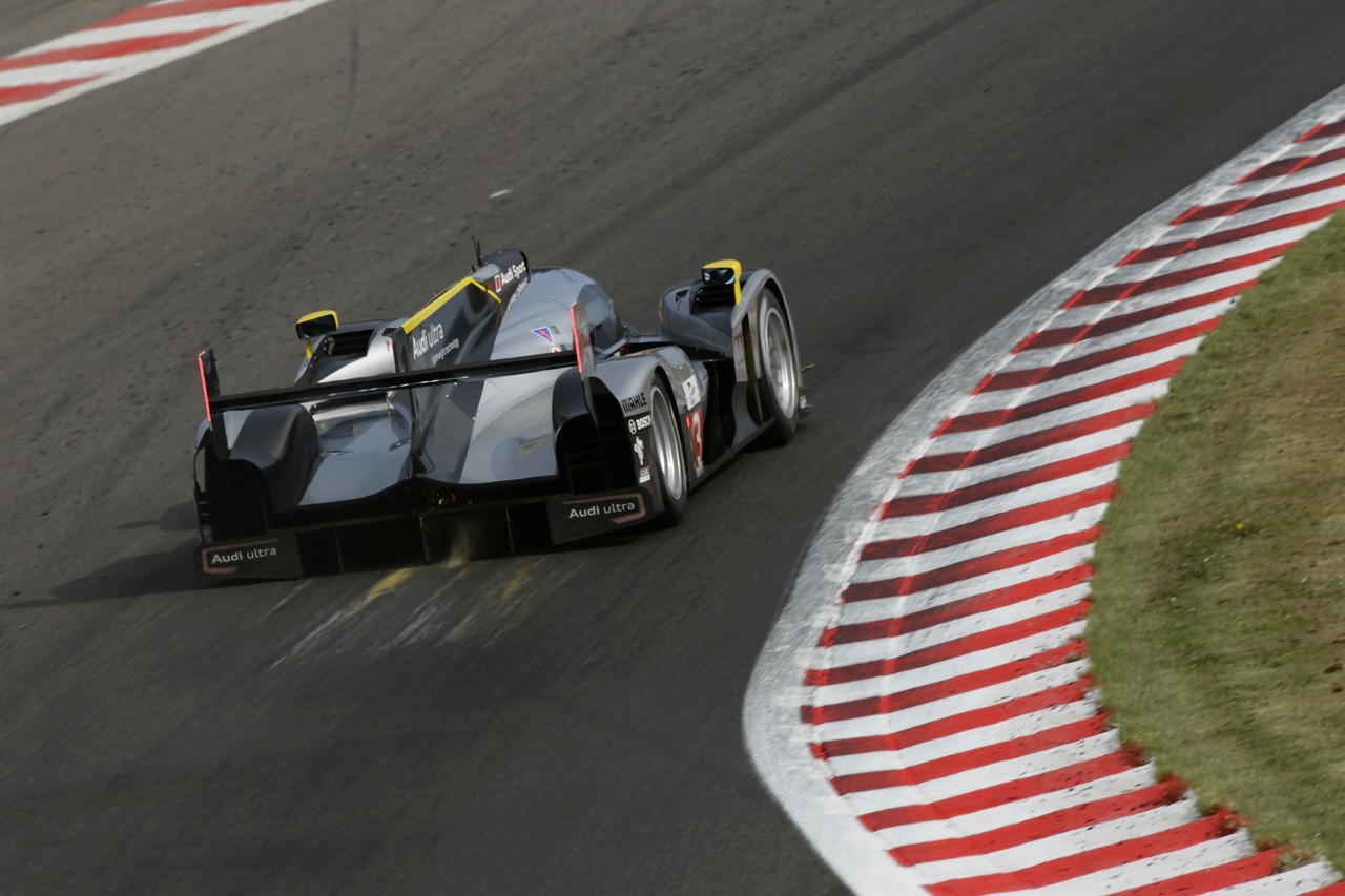 Audi R18 TDI racer