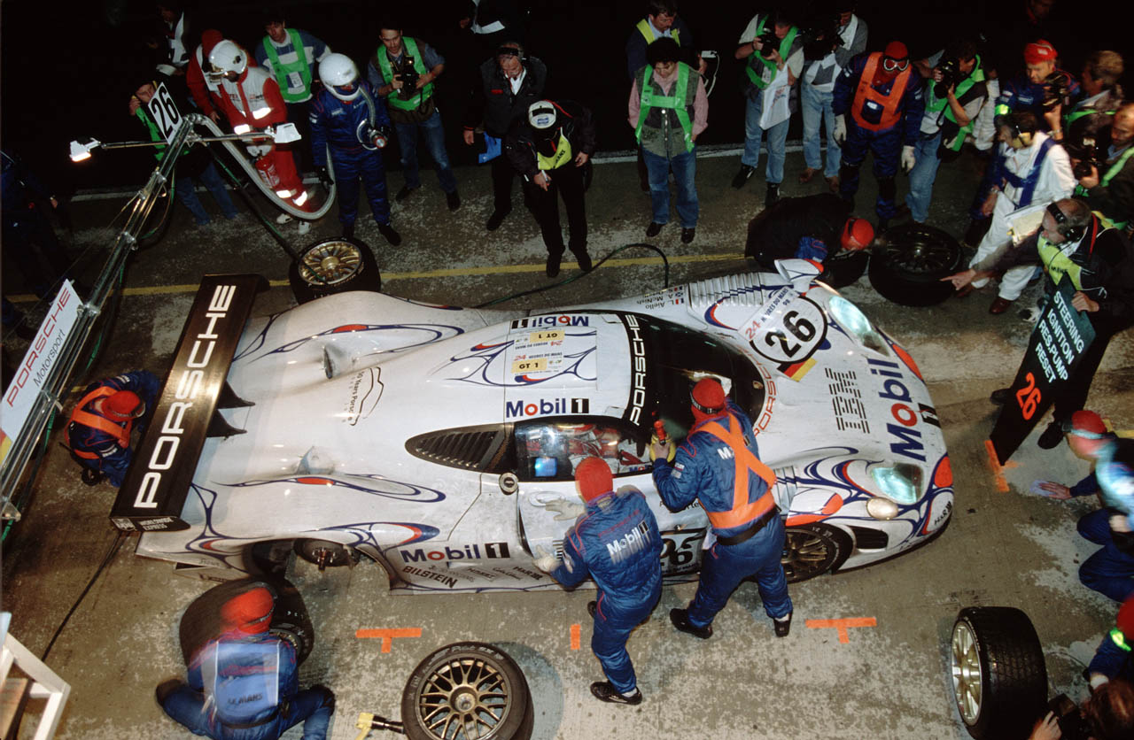 Porsche-911-GT1-2.jpg