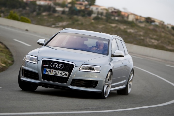 The currentgeneration Audi RS6 is offered in two different variants audi rs6