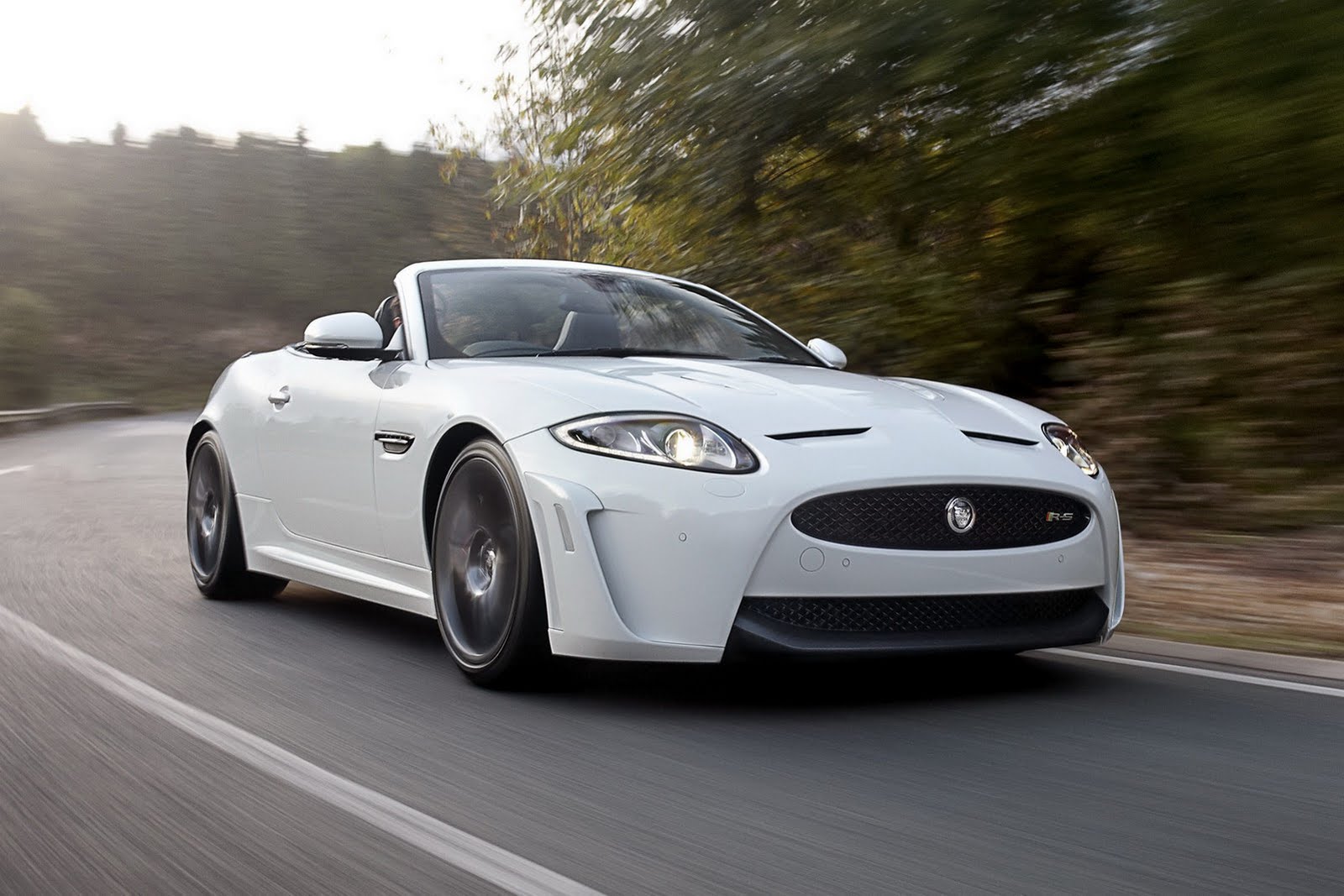2012 Jaguar XKR-S Convertible shows off in Los Angeles | Automotor ...