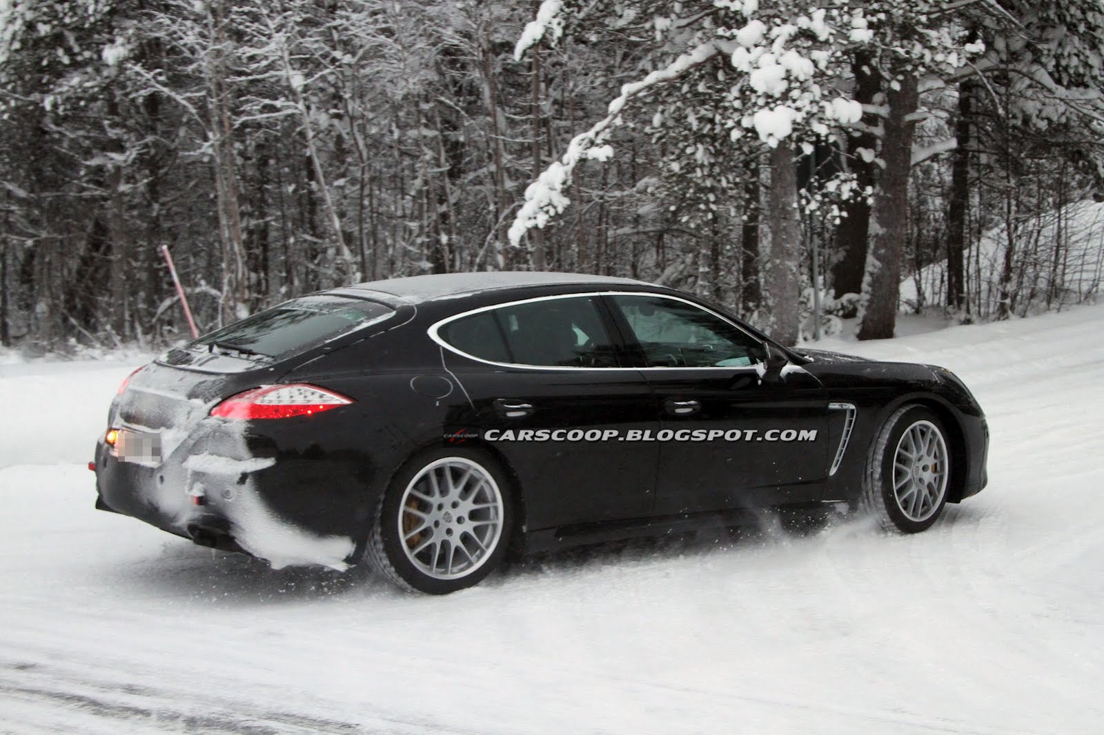 2013 Porsche Panamera spied in winter testing | Automotor Blog