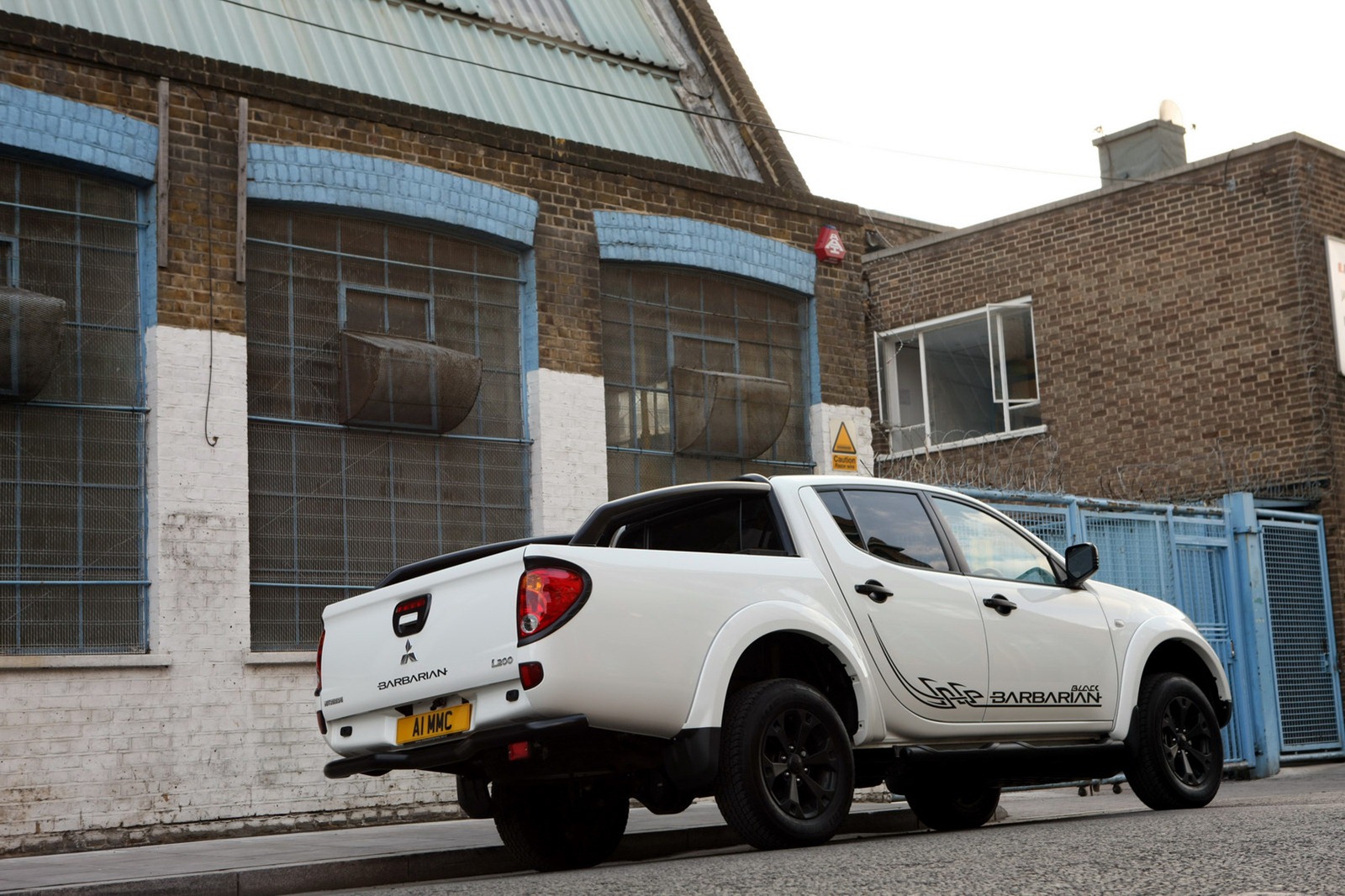 Mitsubishi L200 Barbarian Black