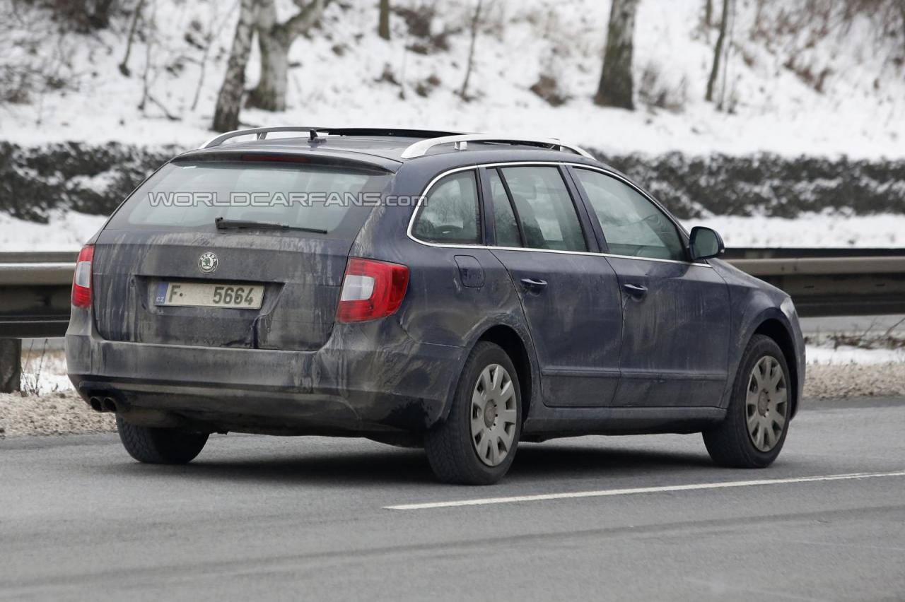 Skoda Superb facelift spied-
