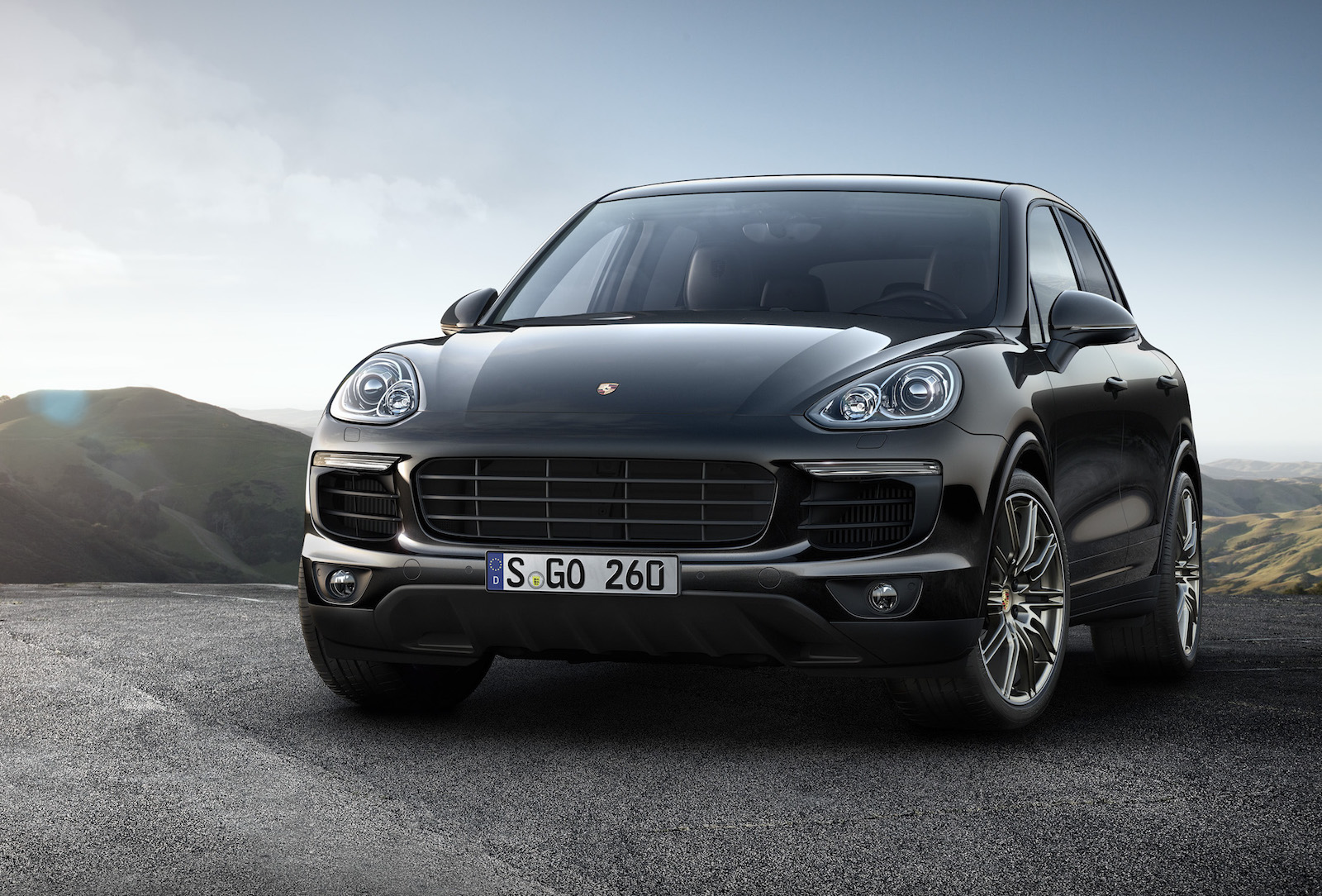 Porsche Launches Platinum Edition for 2017 Cayenne S & Cayenne S Diesel
