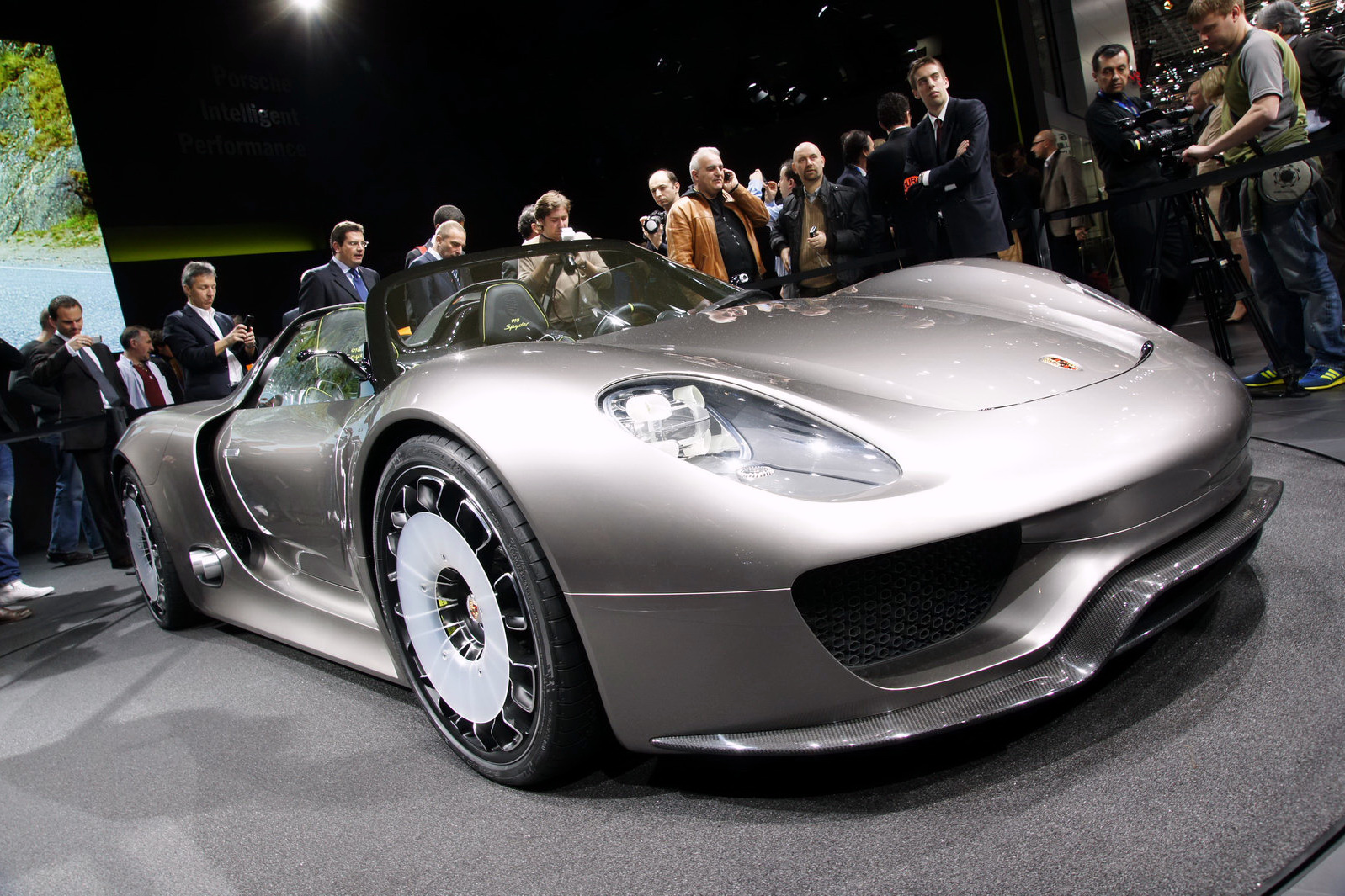 Porsche 918 Hybrid Concept Car