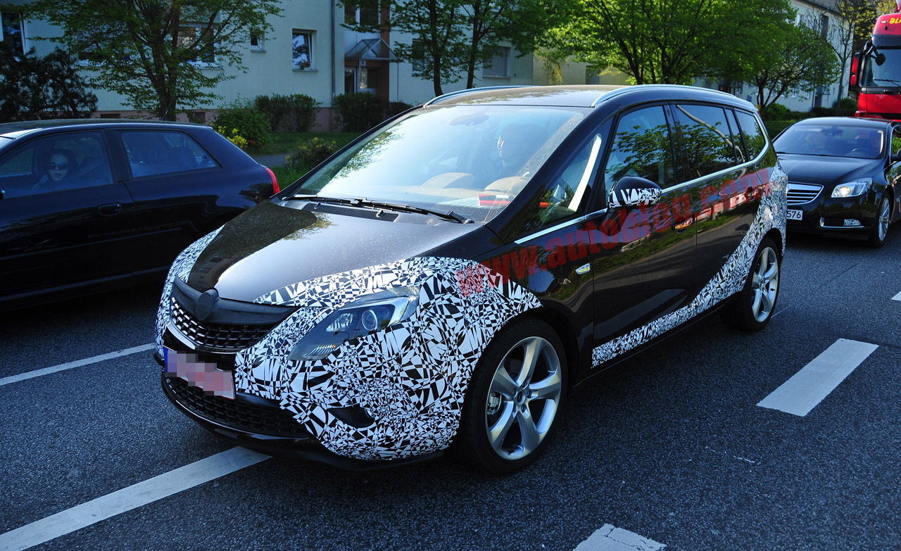 2012 Opel Zafira spyshot