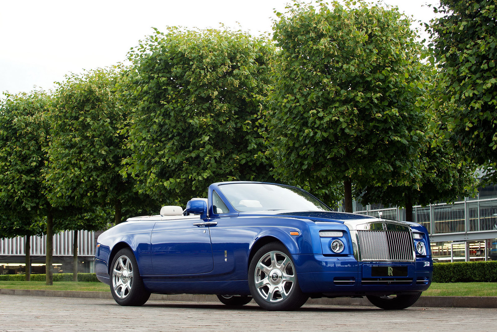 London Masterpiece 2011 Rolls Royce Phantom Drophead