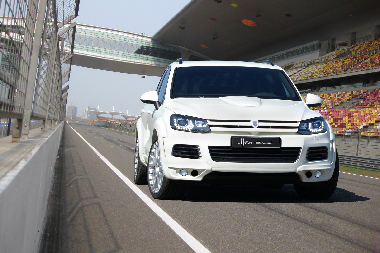 Volkswagen Touareg II Royal GT 470 by Hofele-Design