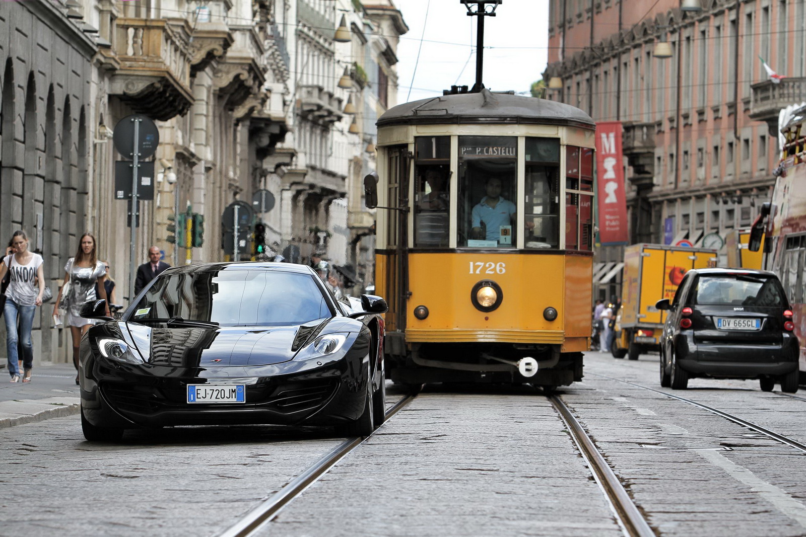 McLaren MP4-12C in Italy