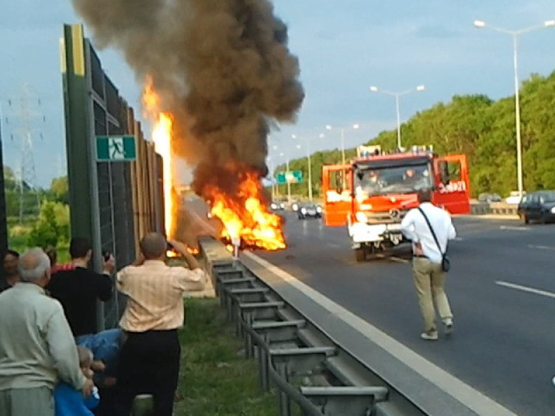 Ferrari FF fire