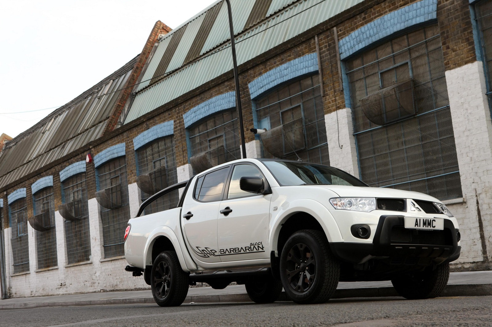 Mitsubishi L200 Barbarian Black