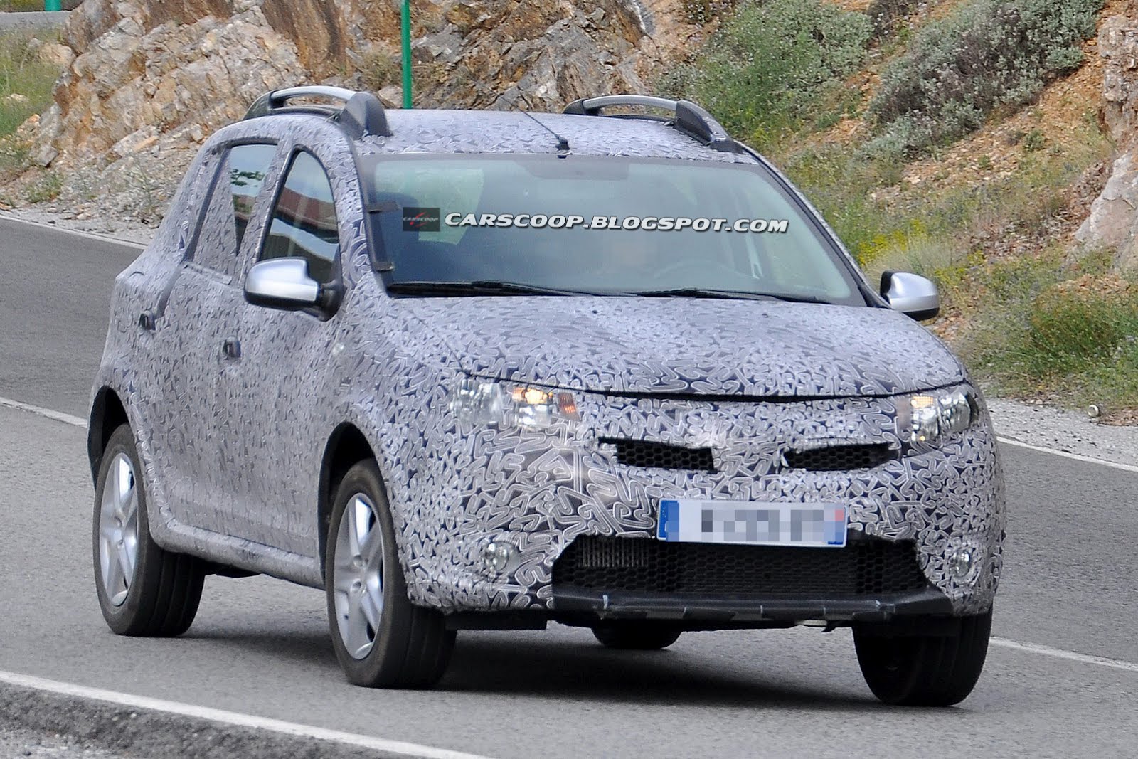 2013 Dacia Sandero Stepway spyshots