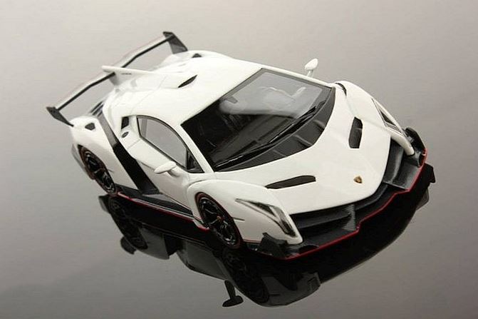 Lamborghini Veneno Scale Model