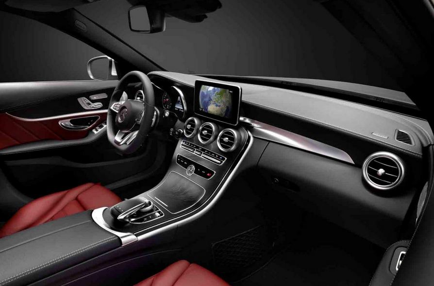 2014 Mercedes C-Class interior