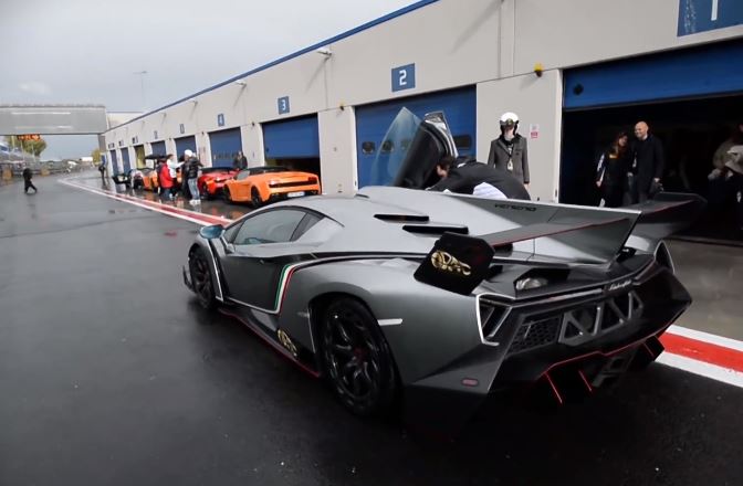 Lamborghini Veneno on the track