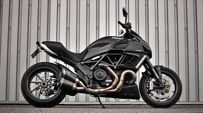 Ducati Diavel Carbon by FCR