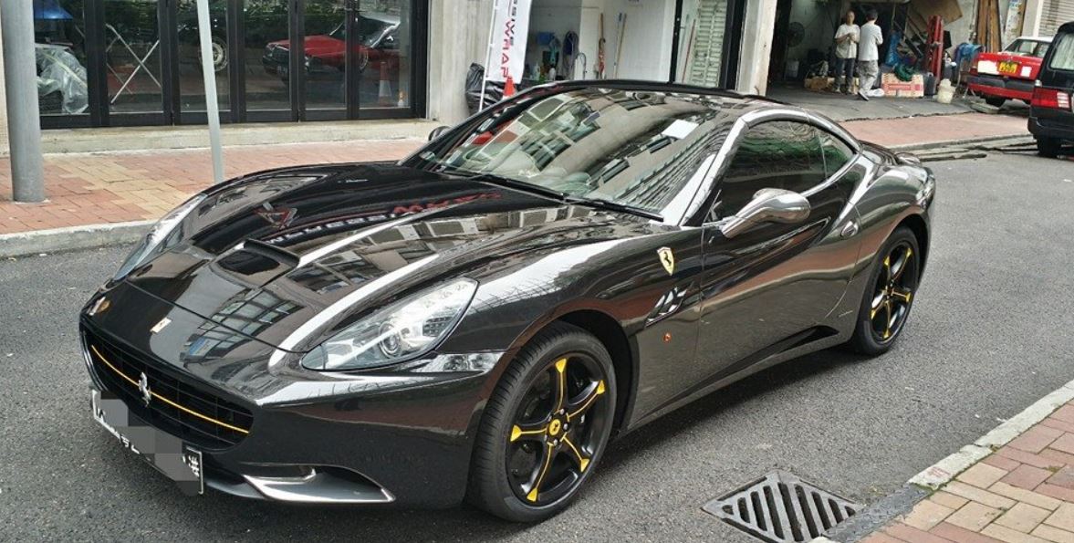 Ultimo chrome. Феррари Калифорния Блэк. Феррари Калифорния черная. Ferrari California t чёрная. Ferrari California Chrome.