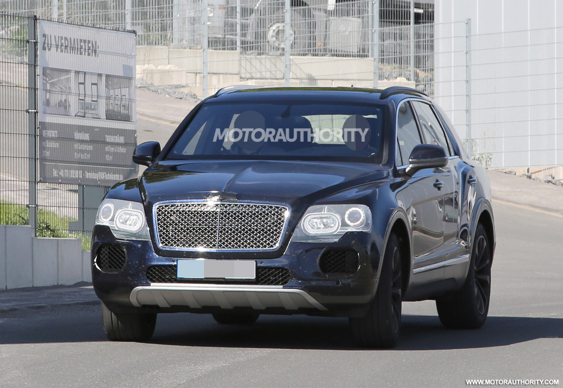 2017 Bentley Bentayga Spy Shot