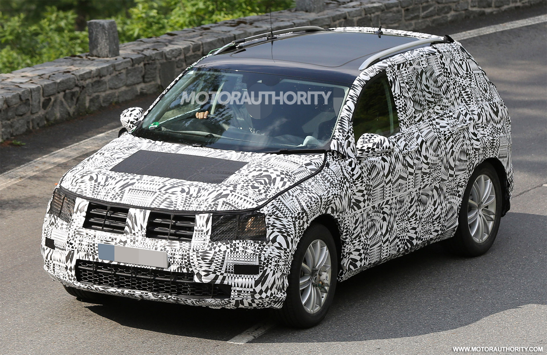 2018 Volkswagen Tiguan Spy Shot