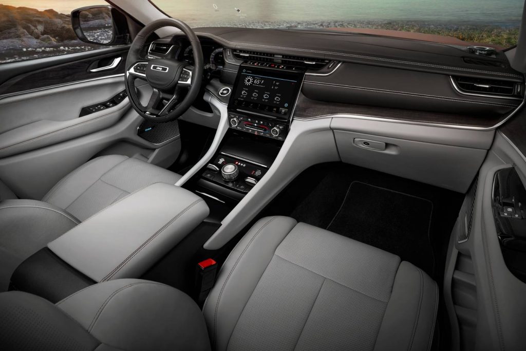 2022 Jeep Grand Cherokee Laredo Interior