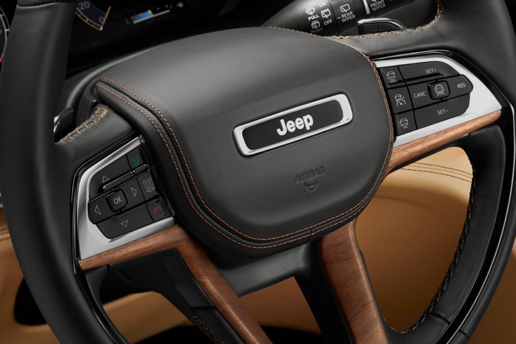 2022 Jeep Grand Cherokee Laredo Interior Wheeler