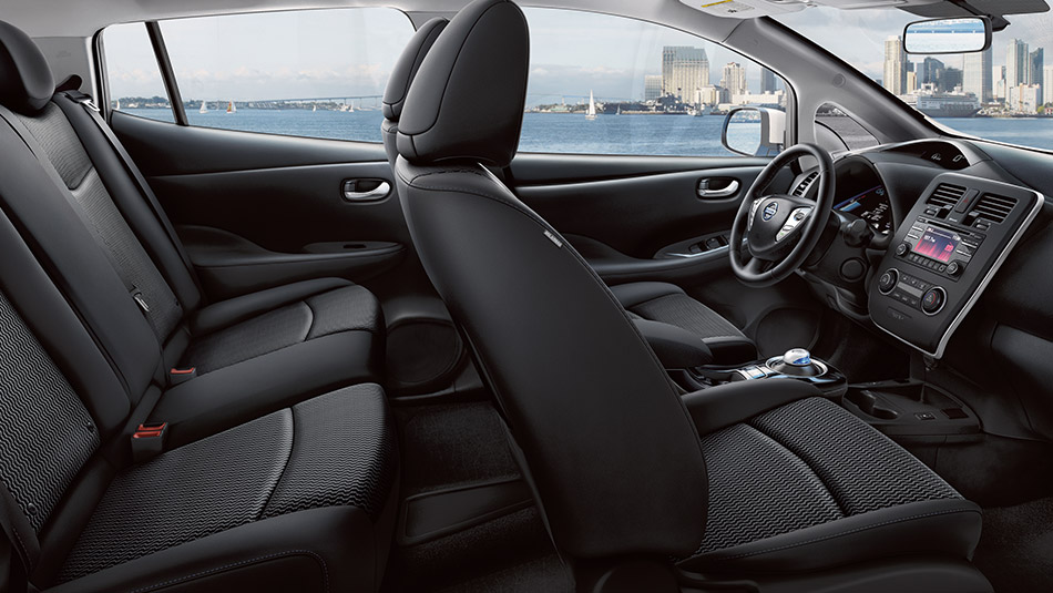 2015 Nissan Leaf Interior 46