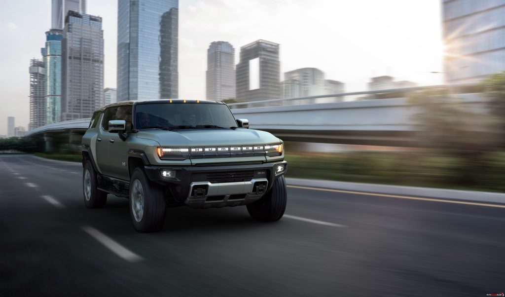 The GMC HUMMER EV SUV completes the HUMMER EV family and features a 126.7 inch wheelbase for tight proportions and a maneuverable body, providing remarkable on and off road capability.