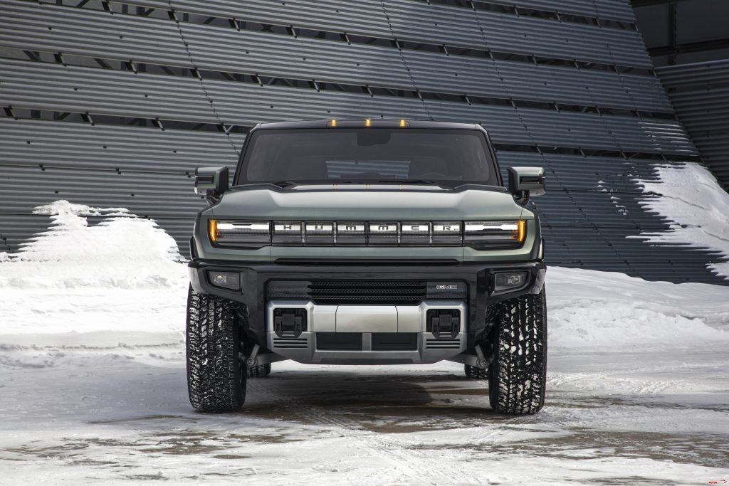 The GMC HUMMER EV SUV completes the HUMMER EV family and features a 126.7 inch wheelbase for tight proportions and a maneuverable body, providing remarkable on and off road capability.