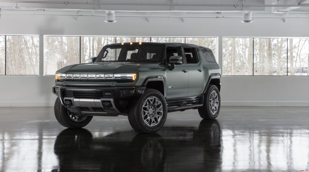 The GMC HUMMER EV SUV completes the HUMMER EV family and features a 126.7 inch wheelbase for tight proportions and a maneuverable body, providing remarkable on and off road capability.