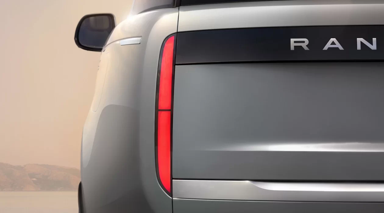 Range Rover Electric teasers 3