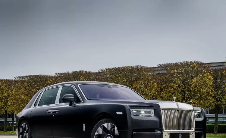 A Unique Rolls Royce Phantom Honors the Dragon Year (4)