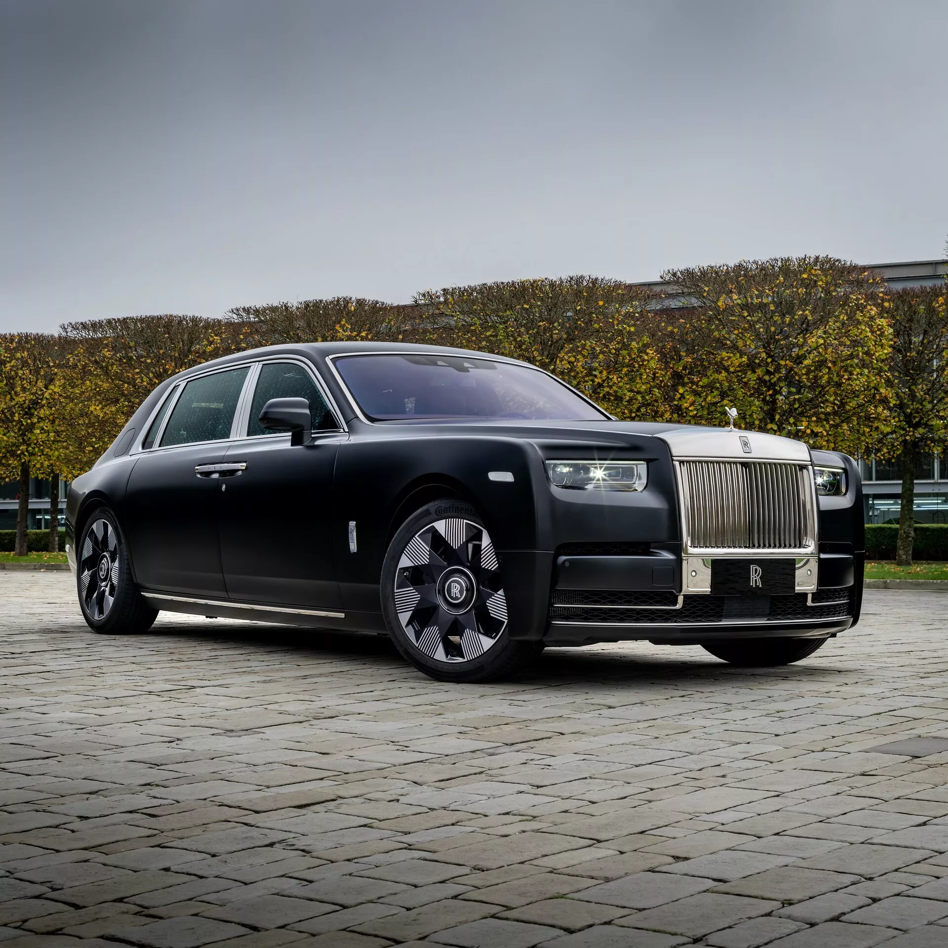 A Unique Rolls Royce Phantom Honors the Dragon Year (4)