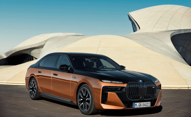 BMW i7 M70 Electric Luxury Sedan (2)