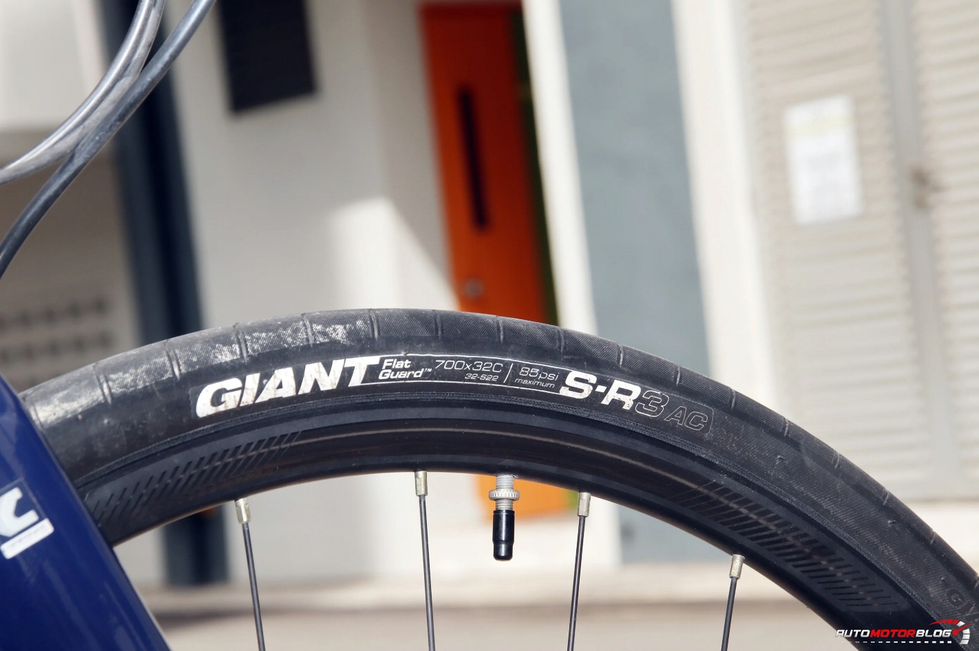 Giant Defy 3 S R4 Tires 700 x 32C