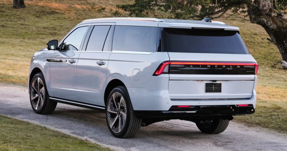 Common Warning Signs That Your 4WD Might Need Professional Diagnostics 2026 Lincoln Navigator