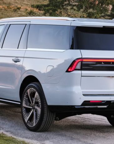 Common Warning Signs That Your 4WD Might Need Professional Diagnostics 2026 Lincoln Navigator