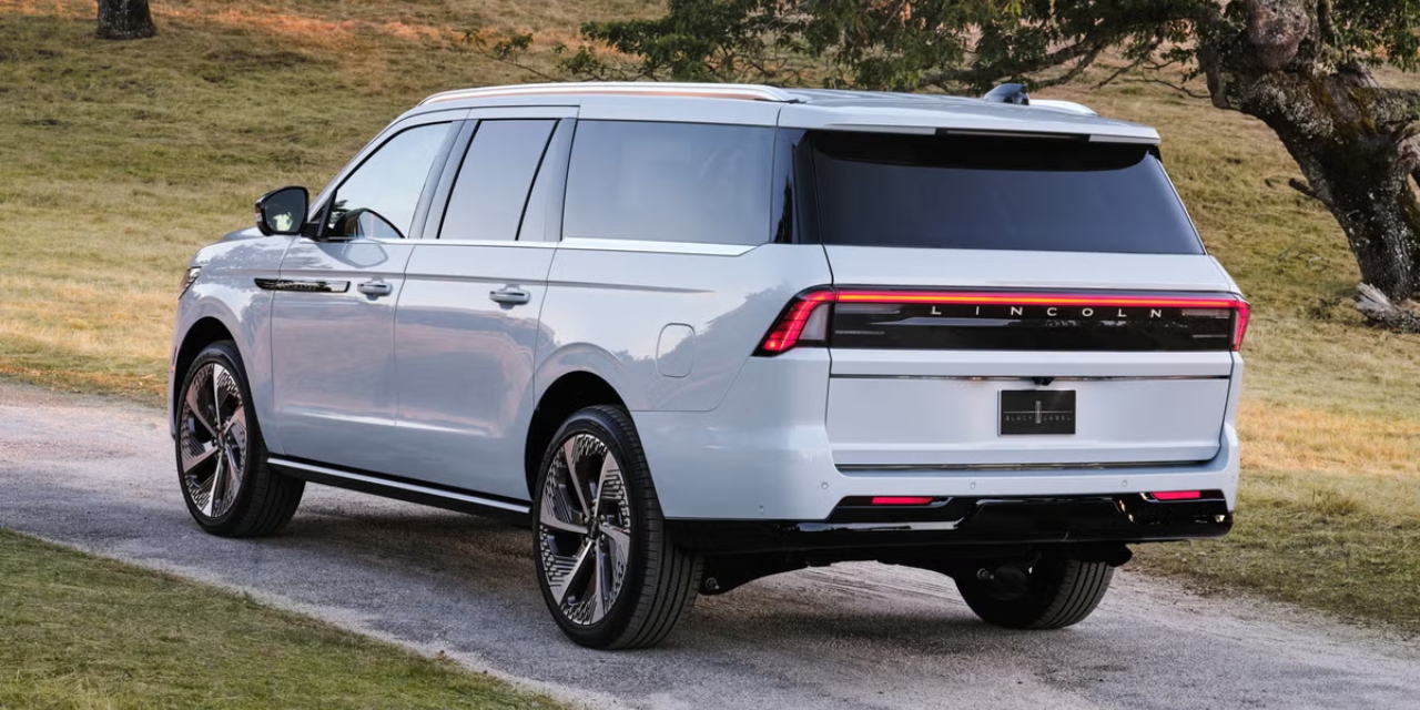 Common Warning Signs That Your 4WD Might Need Professional Diagnostics 2026 Lincoln Navigator