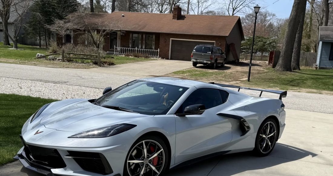 2020 Chevrolet Corvette Stingray Coupe 3LT Z51 (1)