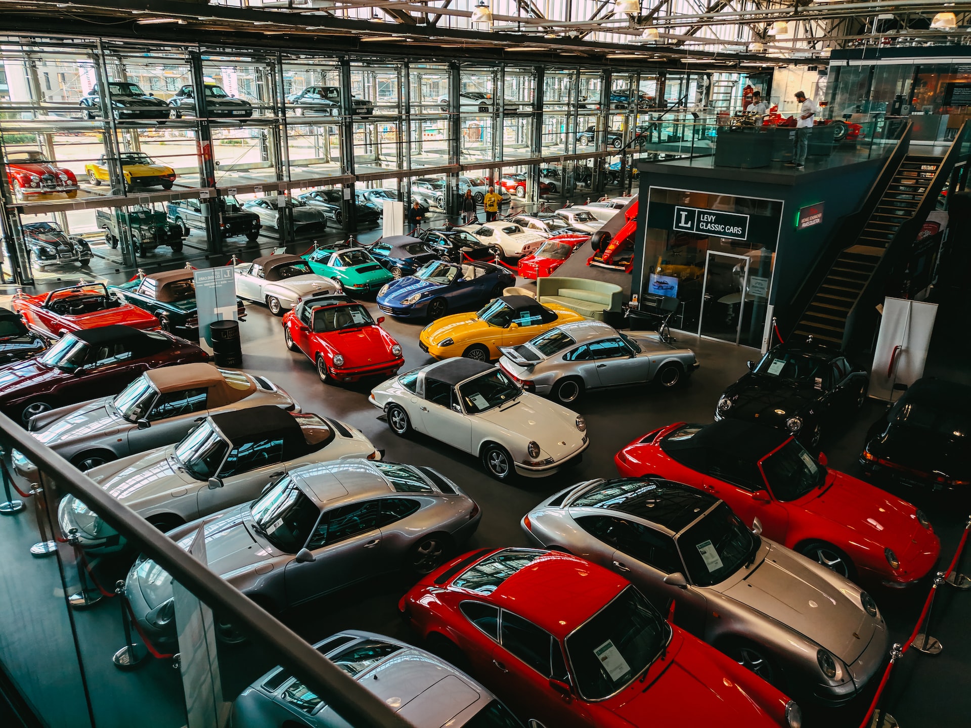 Mercedes Showroom (4)