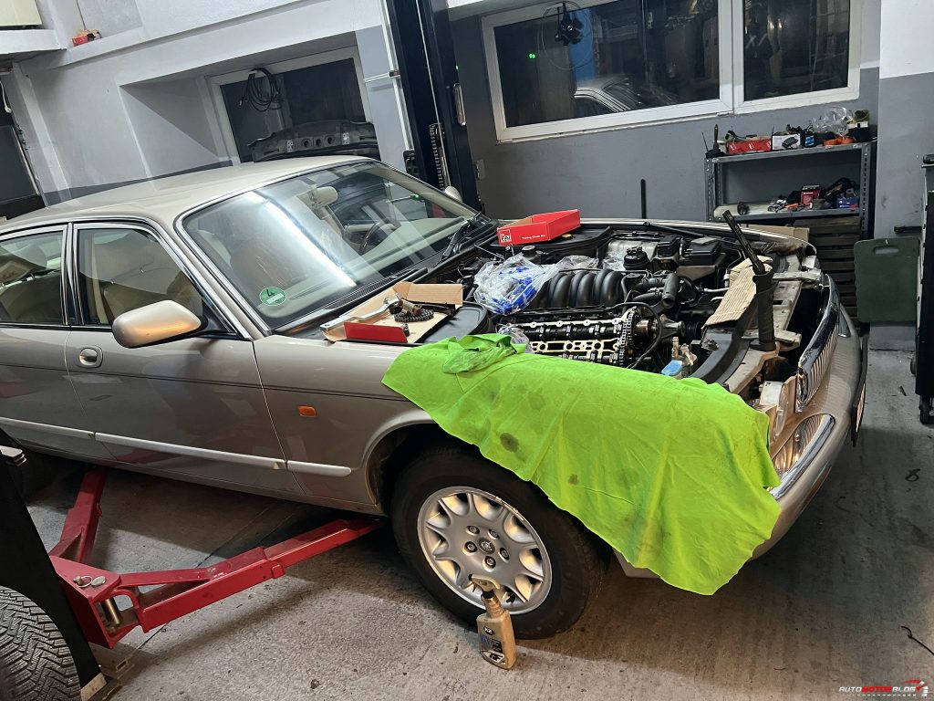 1998 Jaguar XJ Sovereign 4.0 V8 Timing Chain Replacement (5)
