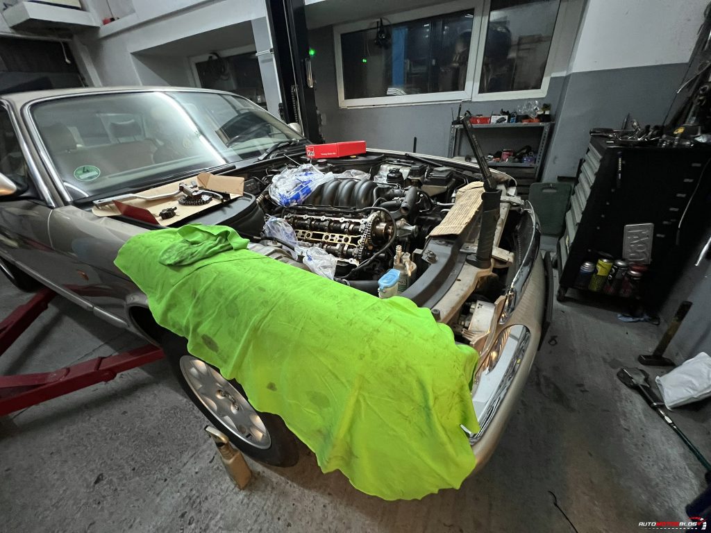1998 Jaguar XJ Sovereign 4.0 V8 Timing Chain Replacement (6)
