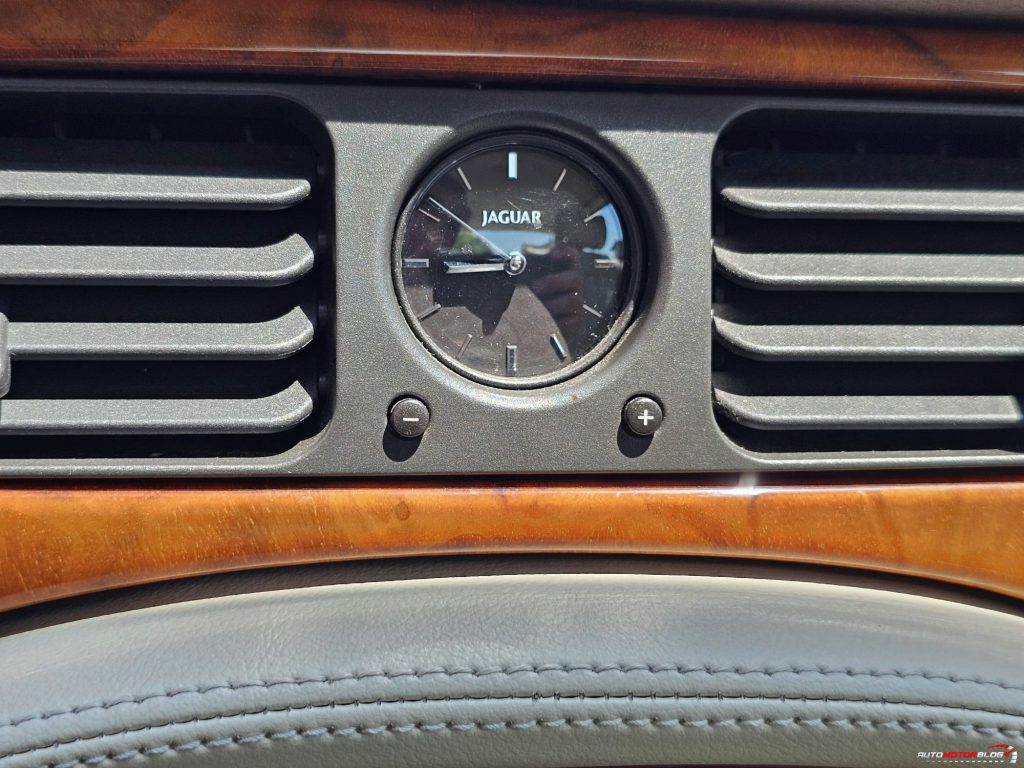 1998 Jaguar XJ Sovereign Clock