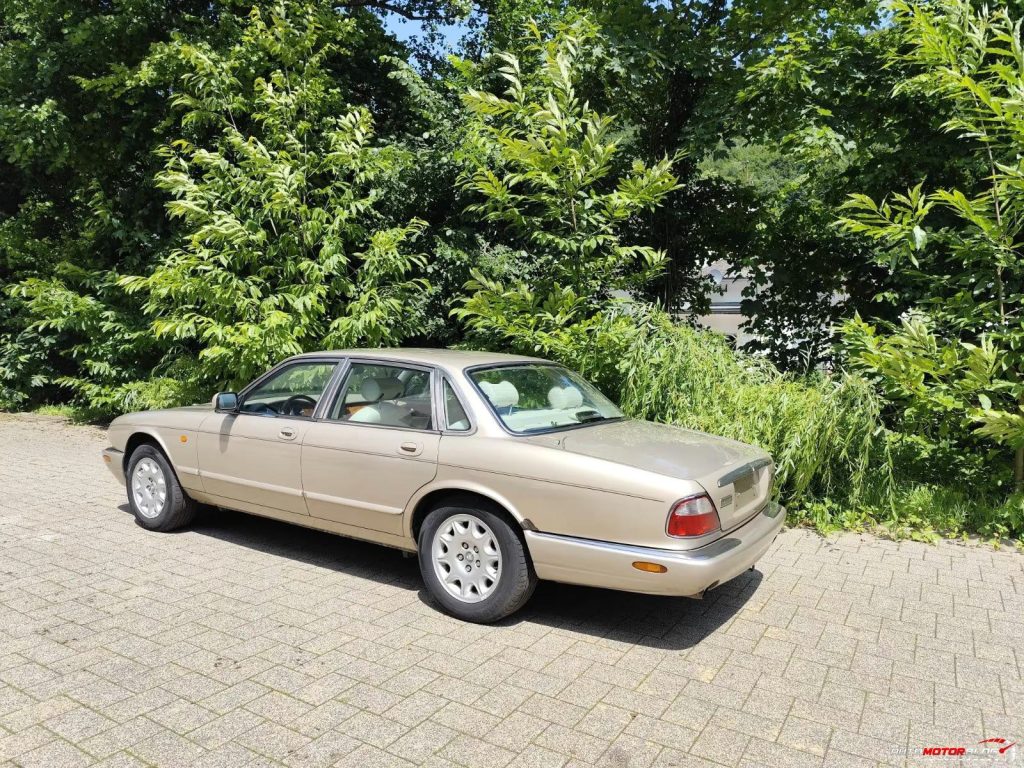1998 Jaguar XJ Sovereign Gold 4.0 V8 (12)